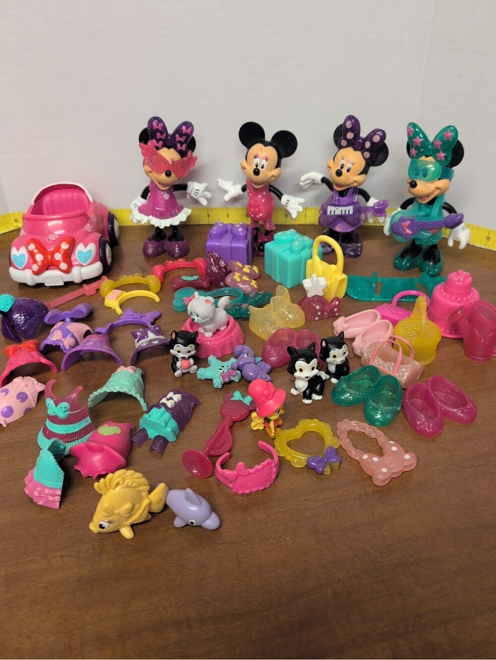 Minnie Mouse Snap-on Dress Up Lot Figures With Accessories and animals